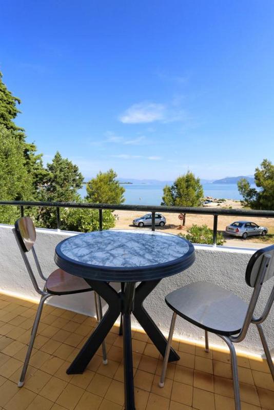 Two-Bedroom Apartment with Balcony and Sea View image 4