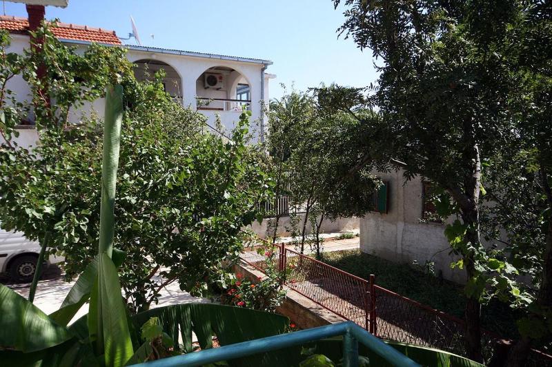 One-Bedroom Apartment with Terrace image 3