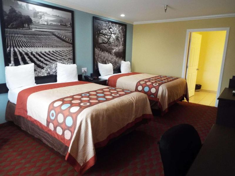 Queen Room with Two Queen Beds image 1