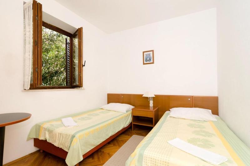 Three-Bedroom Apartment with Terrace and Sea View image 2