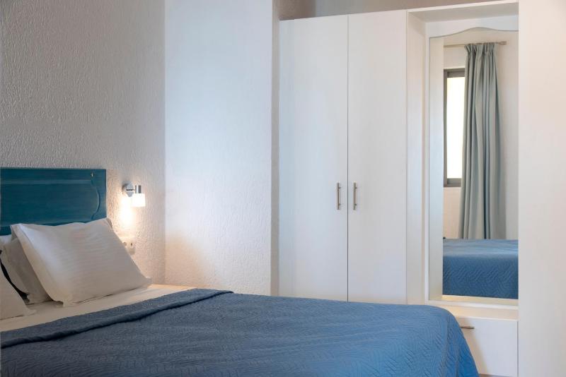 Superior One Bedroom Apartment with Sea View image 3