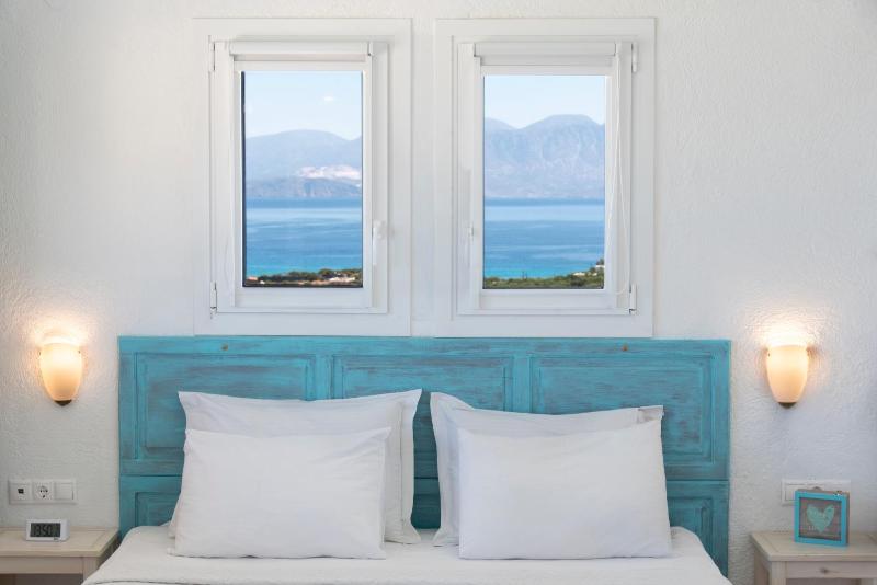 Deluxe Studio With Panoramic Sea View  image 4