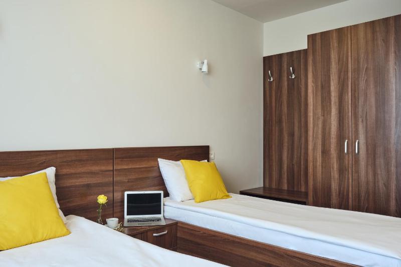 Superior Twin Room image 3