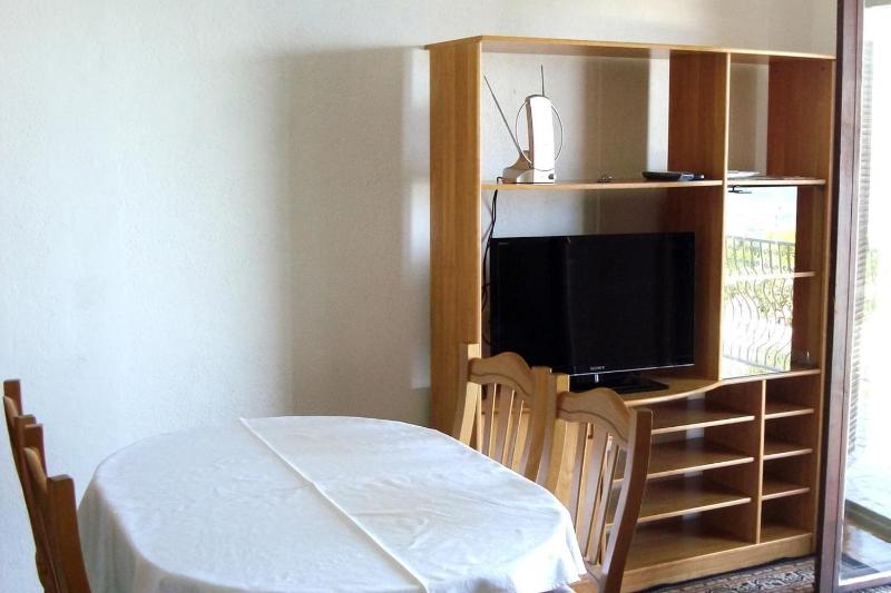 One-Bedroom Apartment with Balcony and Sea View image 2