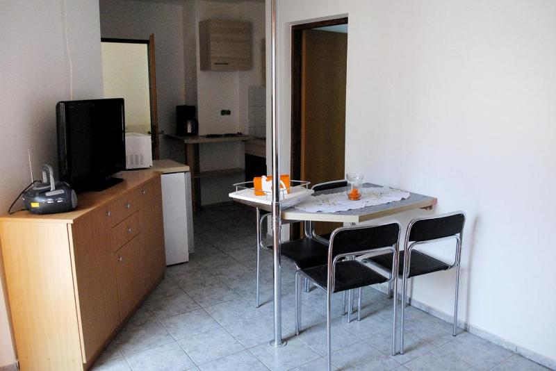 One-Bedroom Apartment with Balcony and Sea View image 2