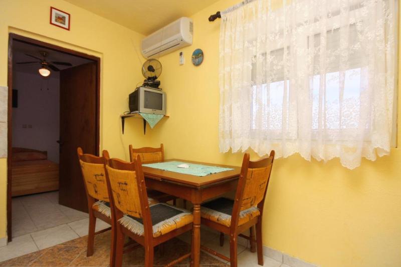One-Bedroom Apartment image 3