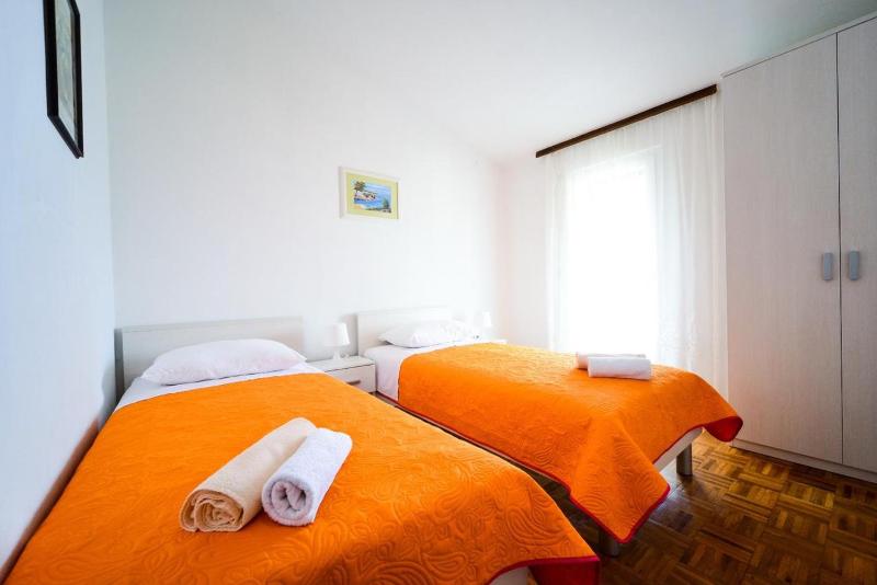 Two-Bedroom Apartment with Balcony and Sea View image 3