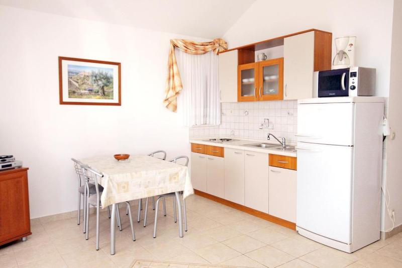 One-Bedroom Apartment with Terrace and Sea View image 3