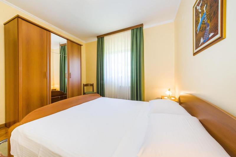 One-Bedroom Apartment with Terrace image 2