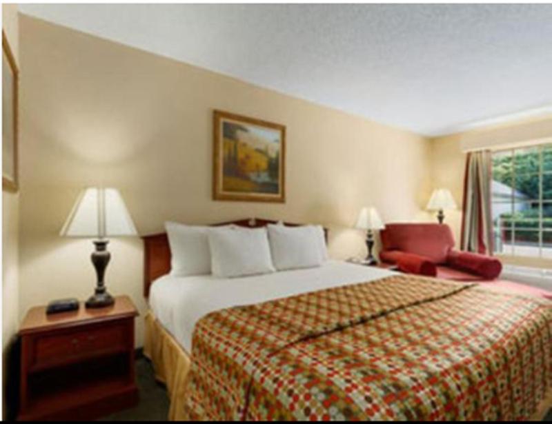 King Room - Non-Smoking image 3