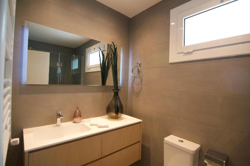 Luxury Beach House - image 32