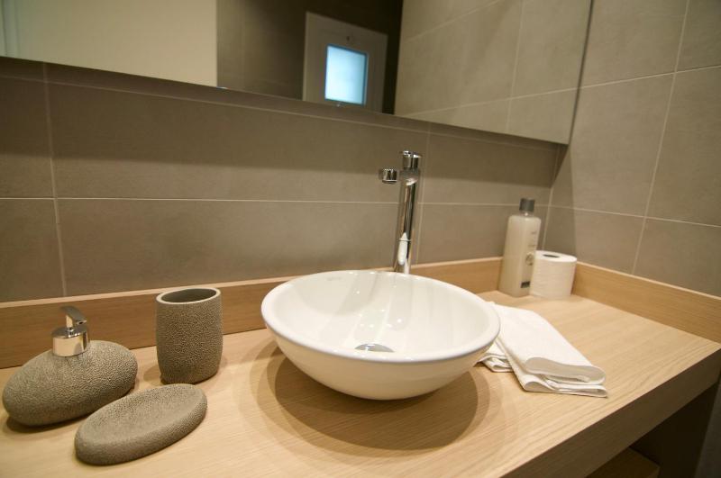 Luxury Beach House - image 10