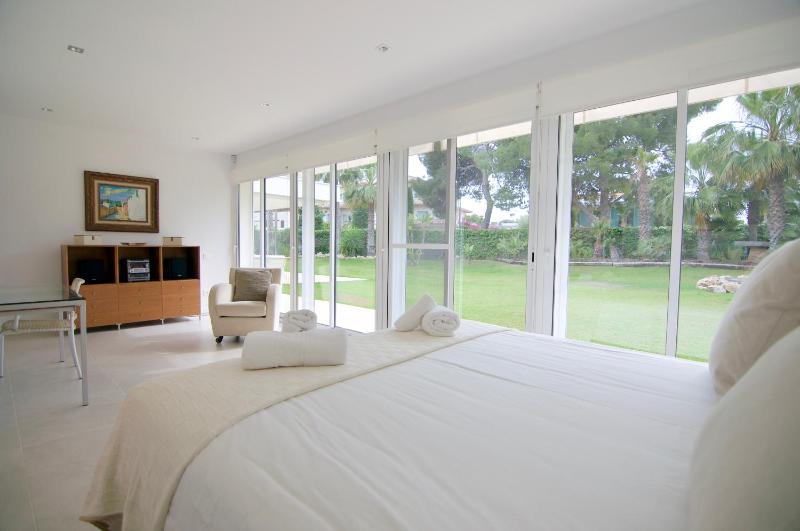 Luxury Beach House - image 24