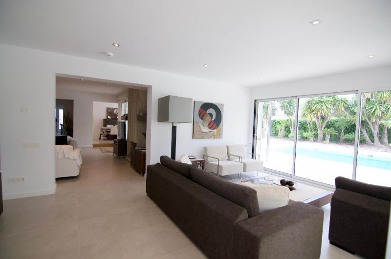 Luxury Beach House - image 22