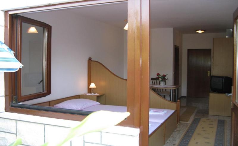 Studio Apartment 1 image 3