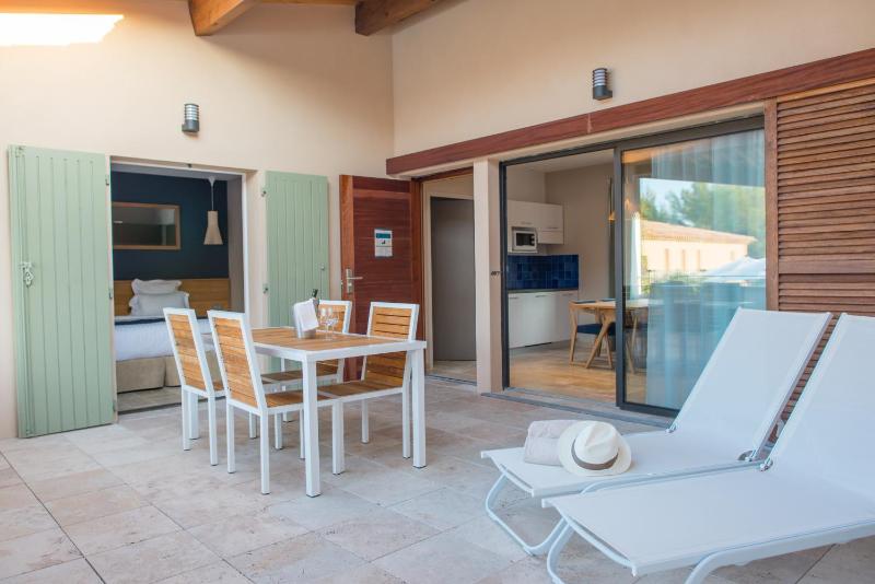One-Bedroom Apartment - Bastide image 1