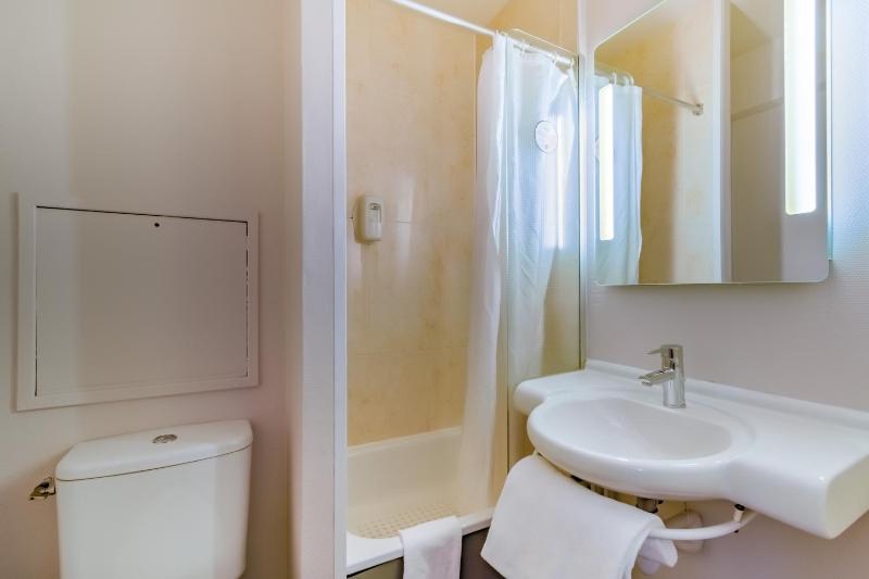 Quadruple Room image 4