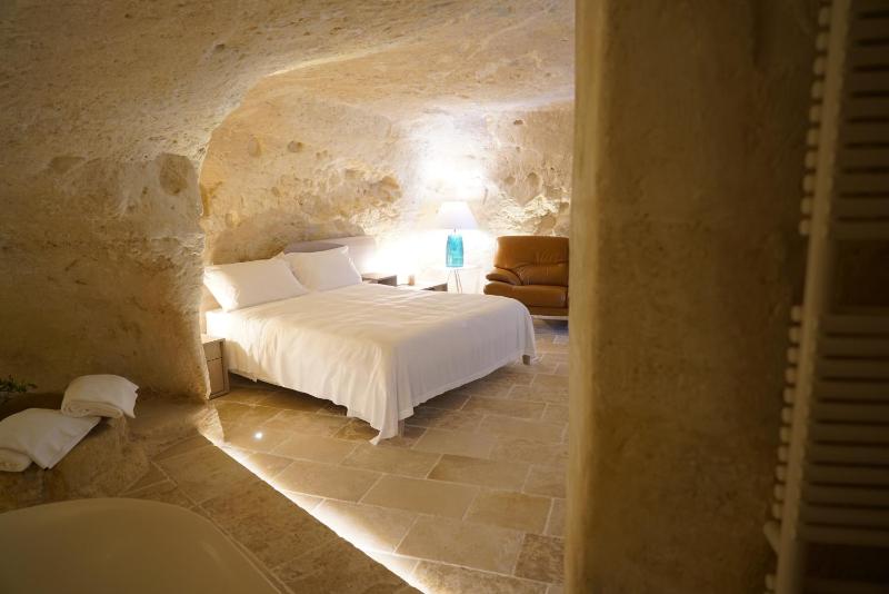 Deluxe Double Room with Bath image 4