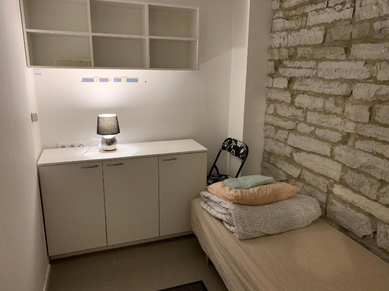 Small Single Room without Window - Semi-Basement Floor image 2