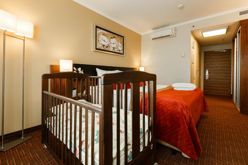 Family Room (3 Adults) image 3