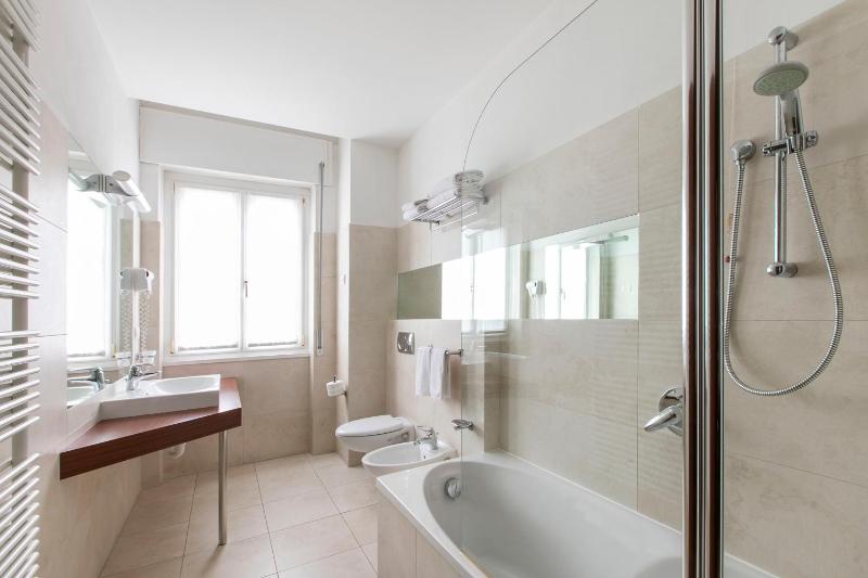 Double or Twin Room image 3