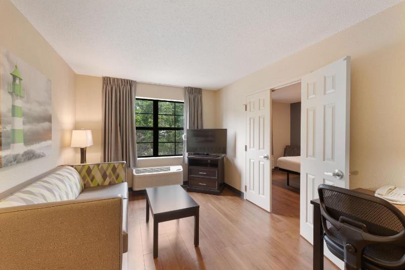 One Bedroom Suite with One King Bed - Disability Access - Non-Smoking image 4