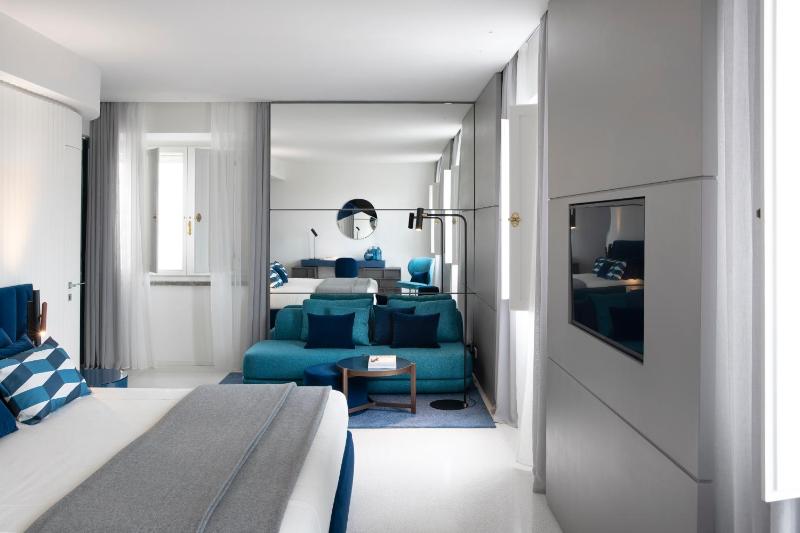 Suite with Balcony image 3