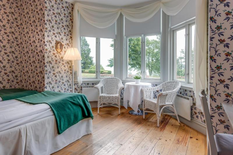 Twin Room with Lake View - Villa Viktoria image 1