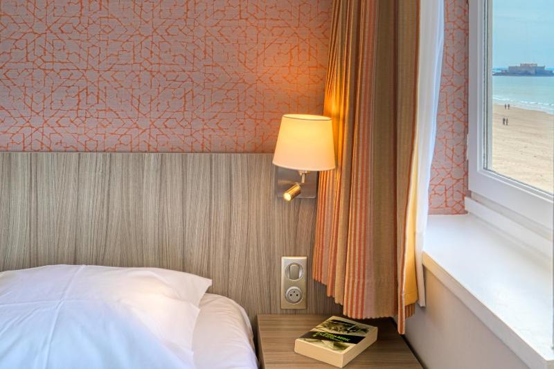 Double Room with Sea View image 4