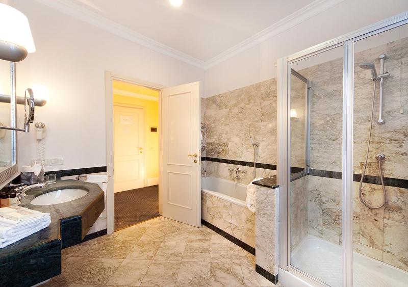 Superior Triple Room image 2