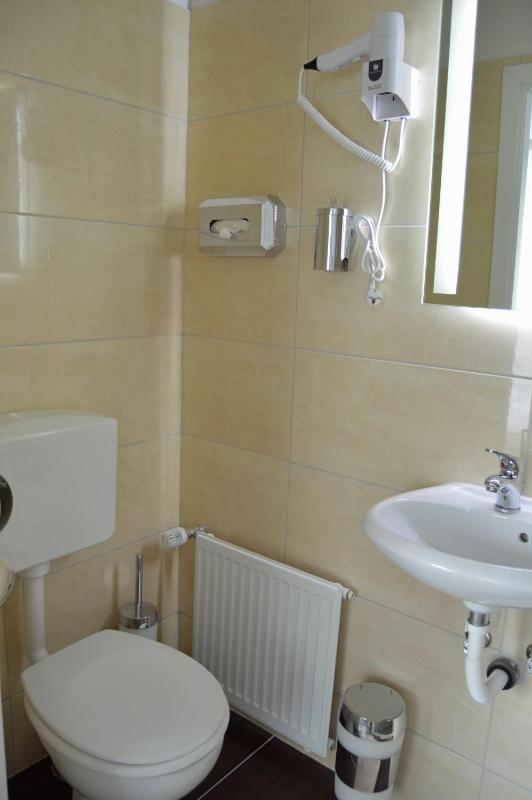 Triple Room with Balcony image 3