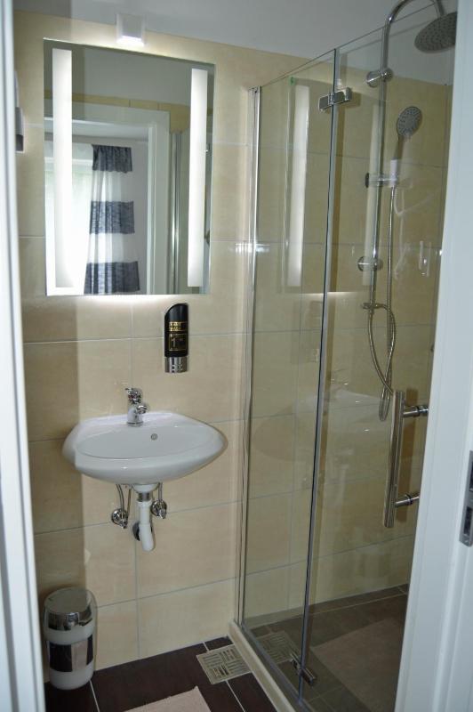 Triple Room with Balcony image 2