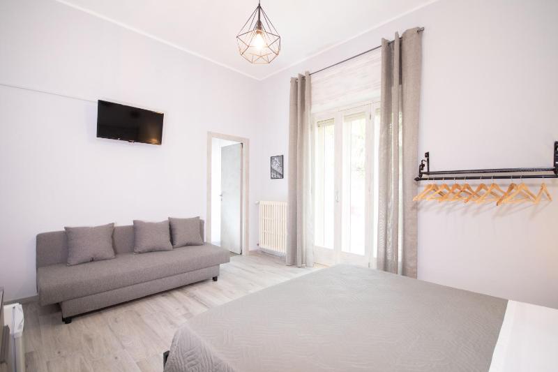 Deluxe Double Room with Balcony image 2