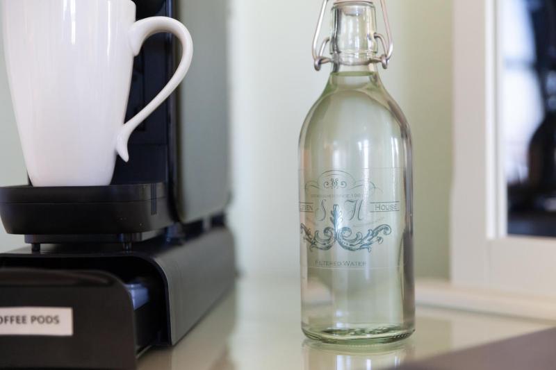 Deluxe Sea View Room image 3