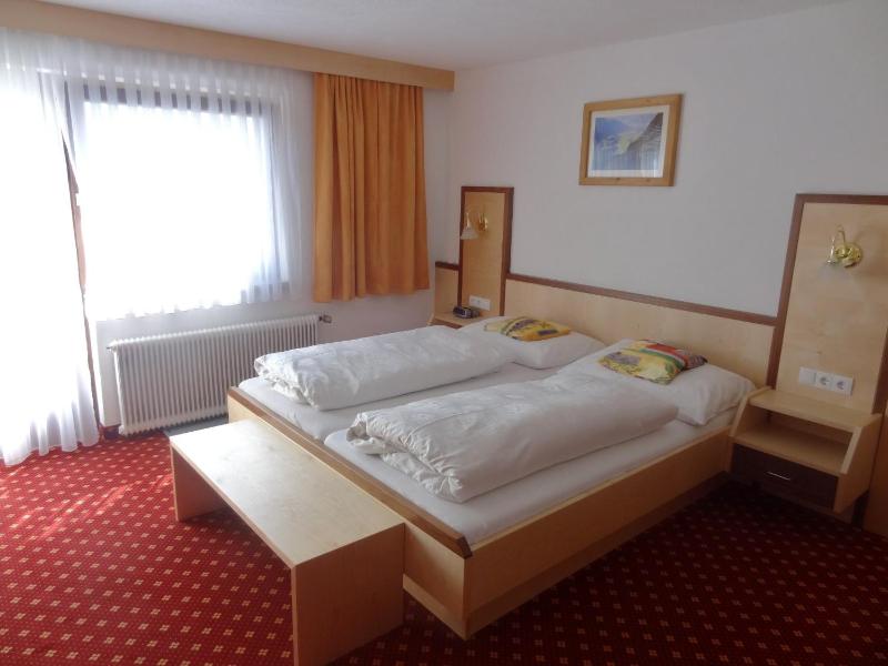 Double Room with Balcony image 1