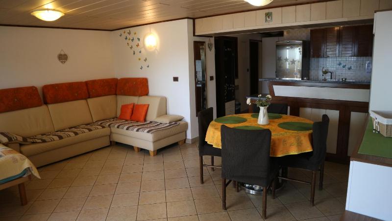 Apartments Komel - image 5