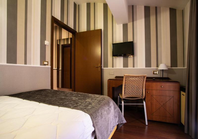 Classic Single Room image 2