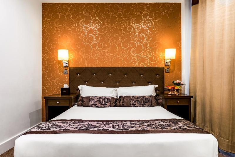 Double Room image 1