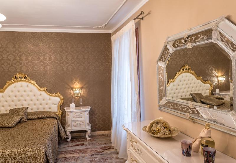 Superior Double Room image 3