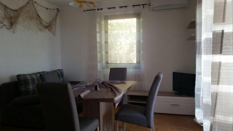 One-Bedroom Apartment with Terrace and Sea View image 3