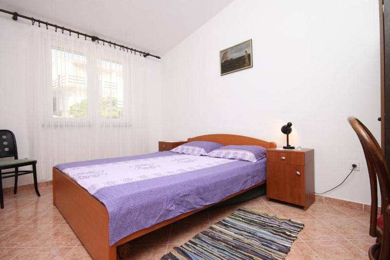 One-Bedroom Apartment with Terrace and Sea View image 1