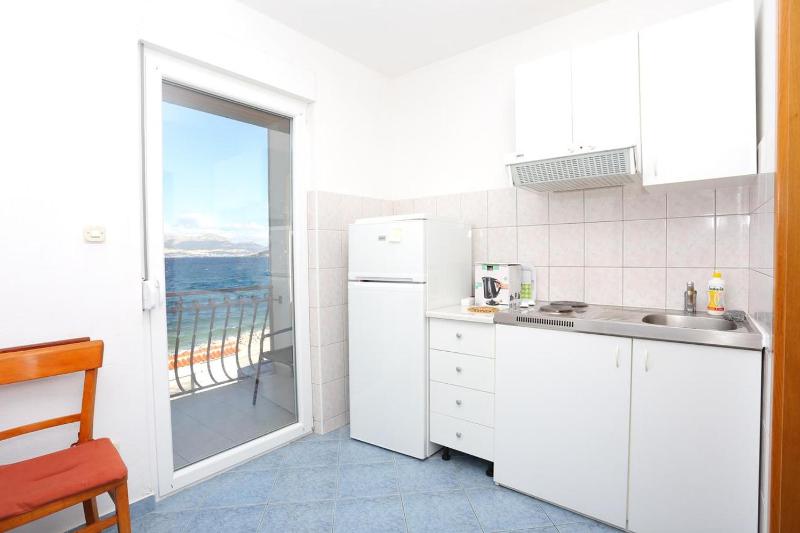 One-Bedroom Apartment with Balcony and Sea View image 3