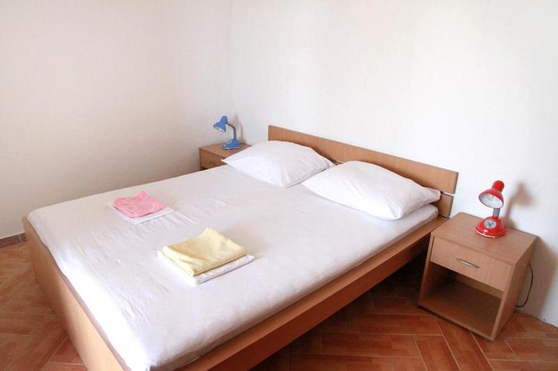 Three-Bedroom Apartment with Terrace and Sea View image 3