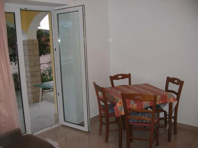 One-Bedroom Apartment image 1