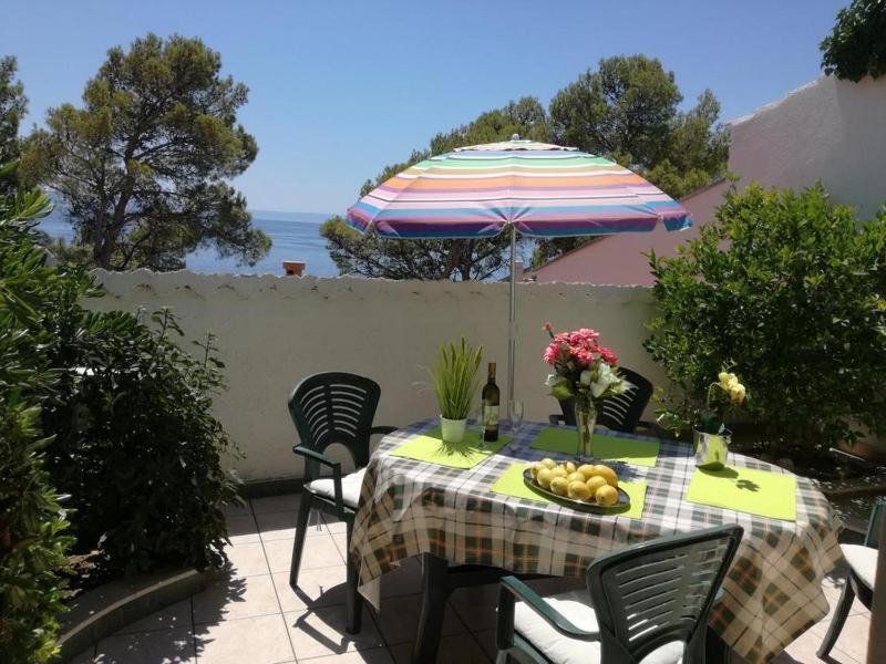 One-Bedroom Apartment with Terrace and Sea View image 1