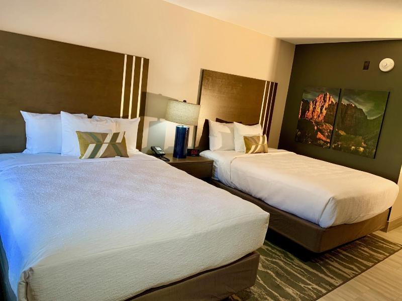 Deluxe Double Room image 2