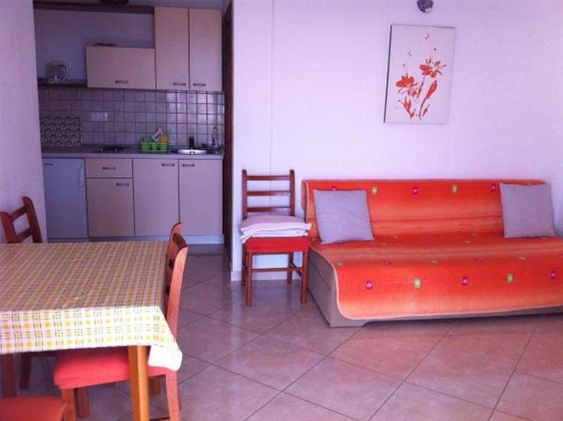 One-Bedroom Apartment with Terrace and Sea View image 3