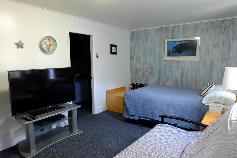 Family Room image 2