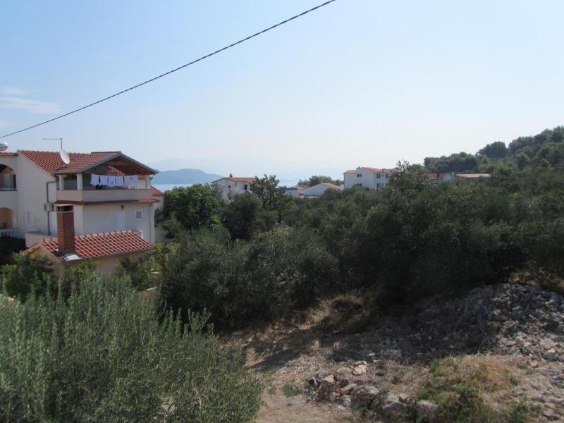 One-Bedroom Apartment with Balcony and Sea View image 1