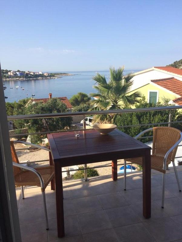 One-Bedroom Apartment with Balcony and Sea View image 2